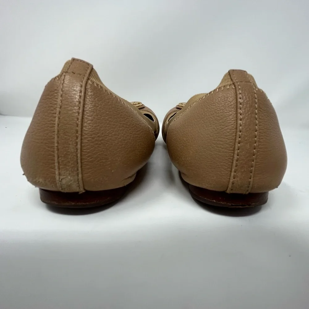 Tory Burch Caroline Leather Medallion Logo Ballet Flats Natural Tan 8M.